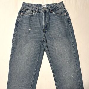 NWOT BDG Mom High Rise Medium Wash Relaxed Fit Jean